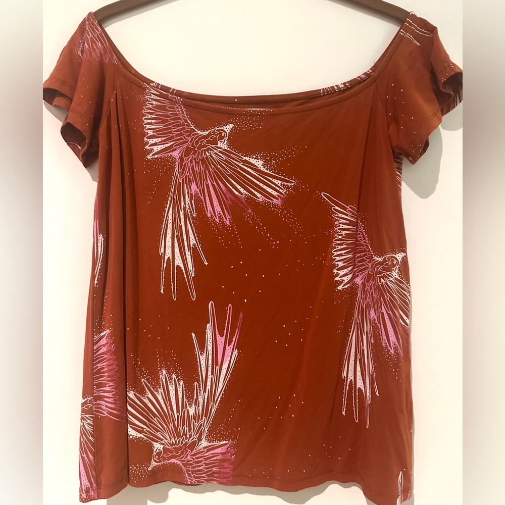 Fighting Eel Off shoulder Lula top, Medium